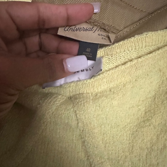 Yellow tank and olive green wide leg panta - Picture 1 of 4